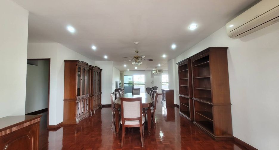 For rent 3 bedrooms condo in Watthana, Bangkok
