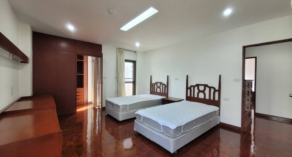 For rent 3 bedrooms condo in Watthana, Bangkok