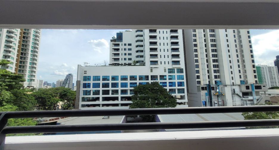 For rent 3 bedrooms condo in Watthana, Bangkok