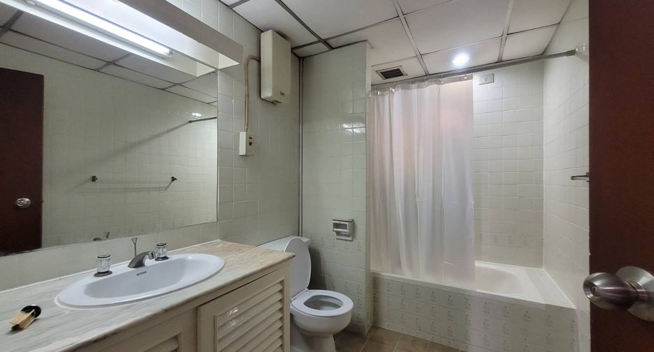 For rent 3 bedrooms condo in Watthana, Bangkok