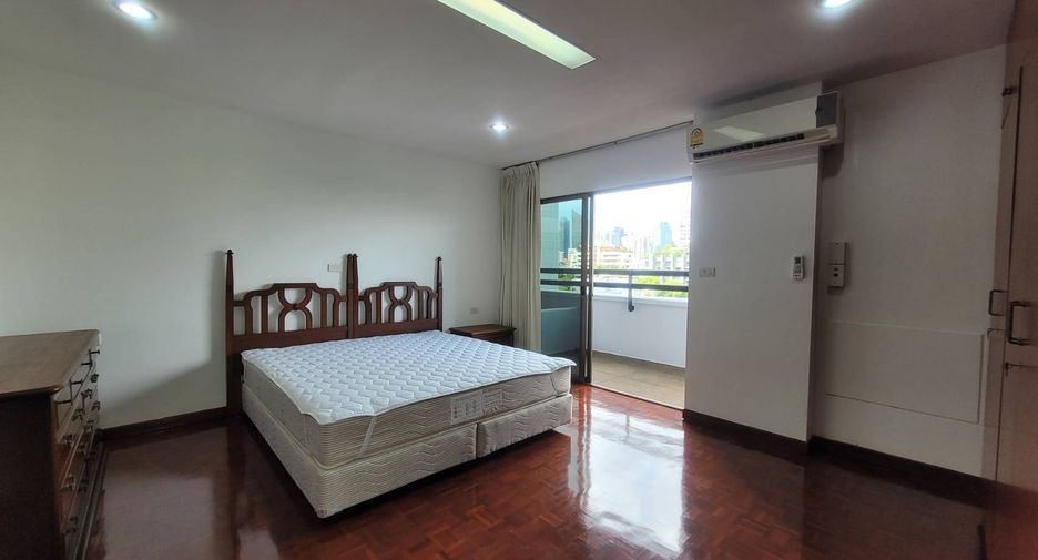 For rent 3 bedrooms condo in Watthana, Bangkok