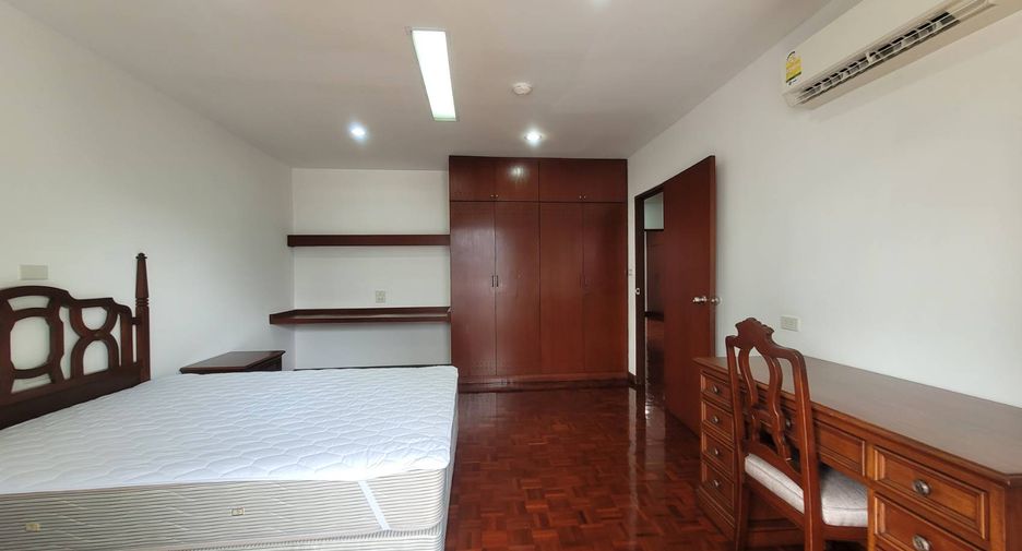 For rent 3 bedrooms condo in Watthana, Bangkok