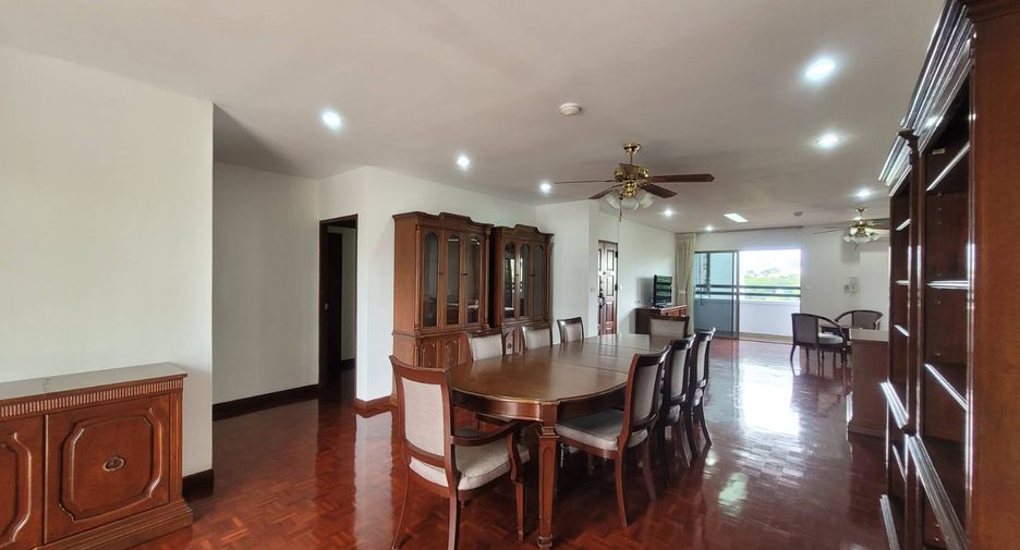 For rent 3 bedrooms condo in Watthana, Bangkok