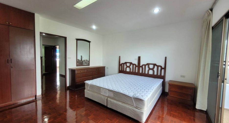 For rent 3 bedrooms condo in Watthana, Bangkok