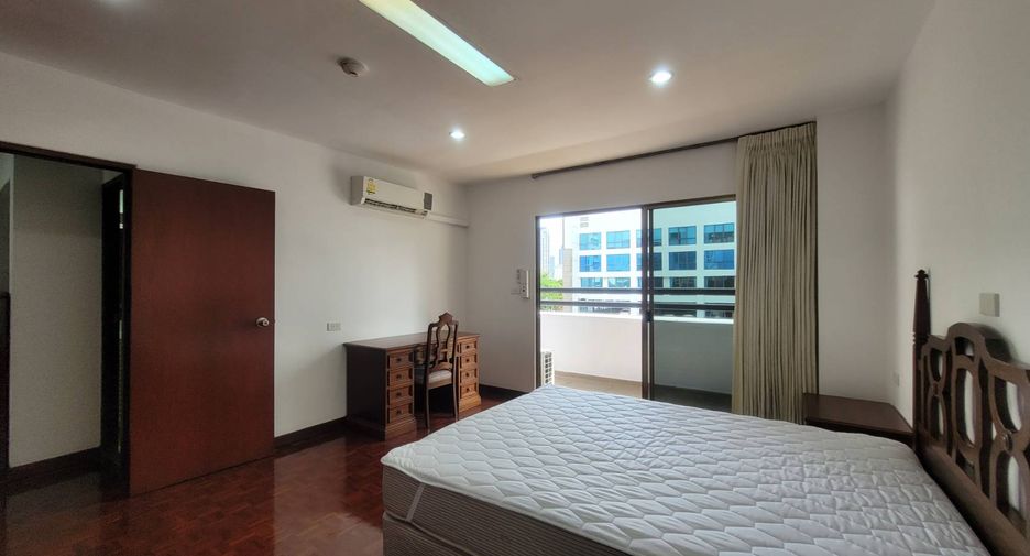 For rent 3 bedrooms condo in Watthana, Bangkok