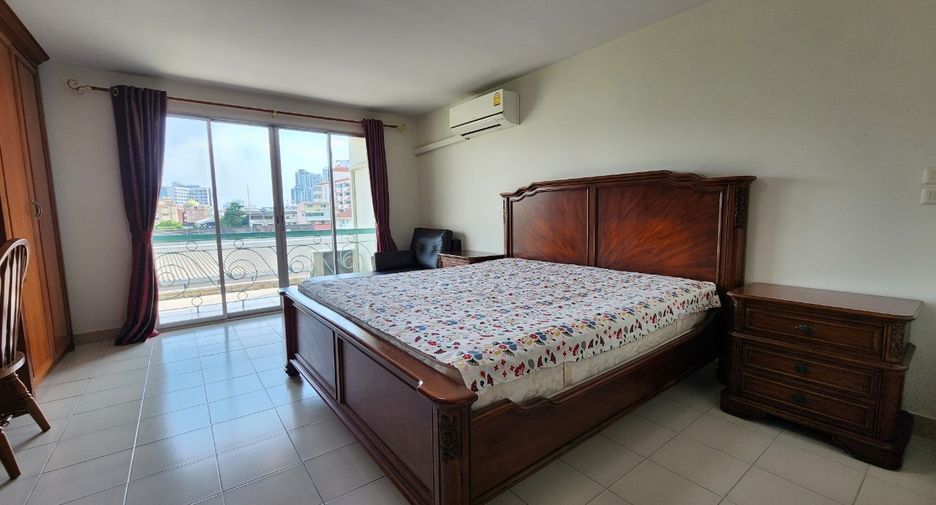 For rent 3 bedrooms condo in Watthana, Bangkok