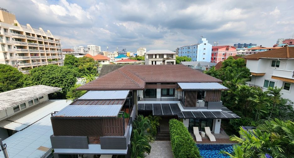 For rent 3 bedrooms condo in Watthana, Bangkok