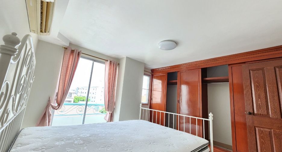 For rent 3 bedrooms condo in Watthana, Bangkok