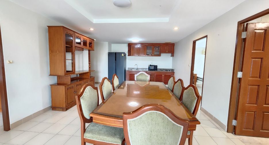 For rent 3 bedrooms condo in Watthana, Bangkok