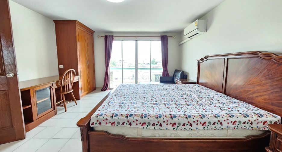 For rent 3 bedrooms condo in Watthana, Bangkok