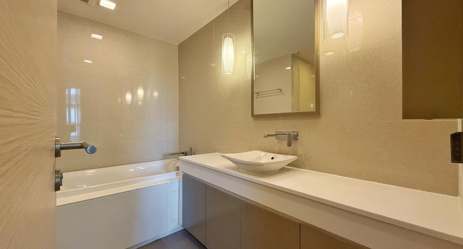 Wohnung zur Miete und zum Kauf mit 3 Zimmer in Khlong Toei, Bangkok