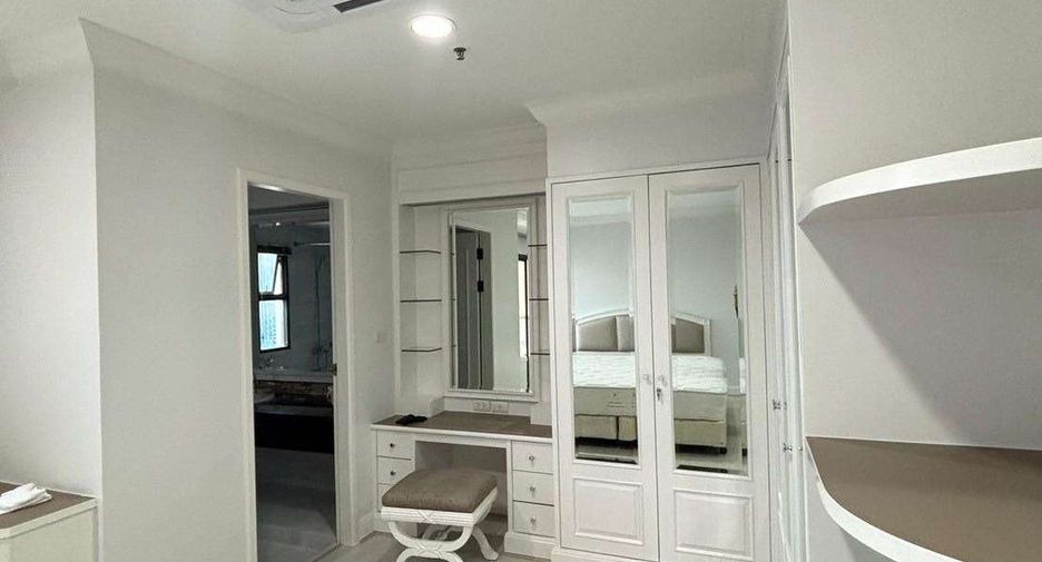 For rent 3 bedrooms condo in Watthana, Bangkok