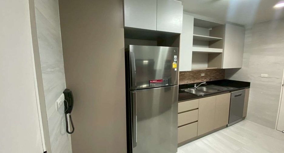 For rent 3 bedrooms condo in Watthana, Bangkok