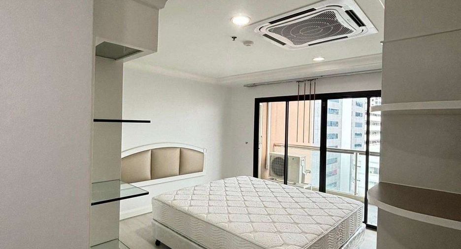 For rent 3 bedrooms condo in Watthana, Bangkok