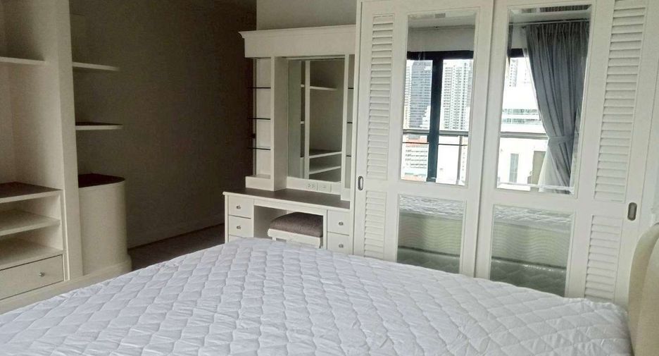 For rent 3 bedrooms condo in Watthana, Bangkok