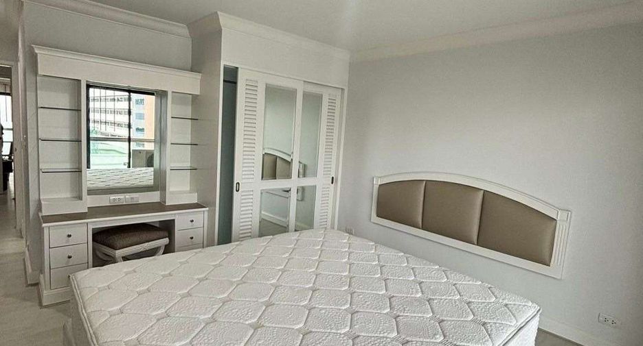 For rent 3 bedrooms condo in Watthana, Bangkok