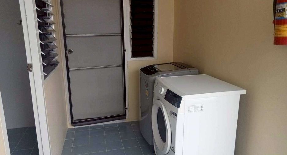 For rent 3 bedrooms condo in Watthana, Bangkok