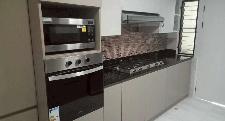 For rent 3 bedrooms condo in Watthana, Bangkok