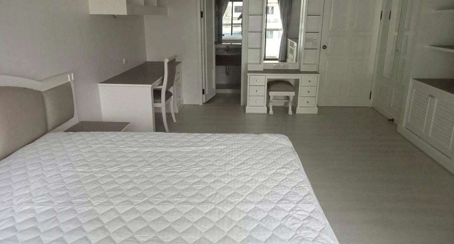 For rent 3 bedrooms condo in Watthana, Bangkok