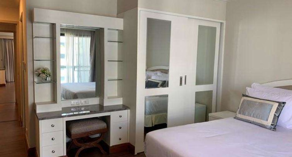 For rent 3 bedrooms condo in Watthana, Bangkok