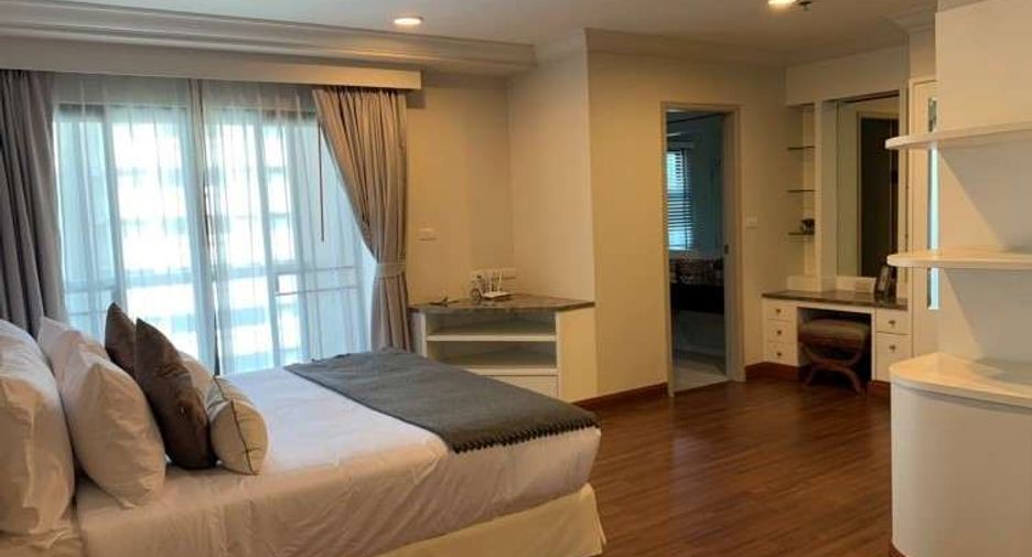 For rent 3 bedrooms condo in Watthana, Bangkok