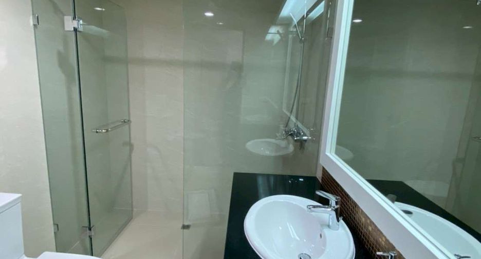 For rent 3 bedrooms condo in Watthana, Bangkok