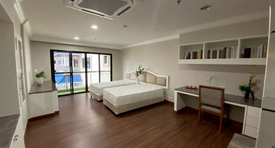 For rent 3 bedrooms condo in Watthana, Bangkok