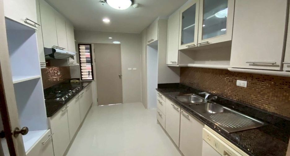 For rent 3 bedrooms condo in Watthana, Bangkok