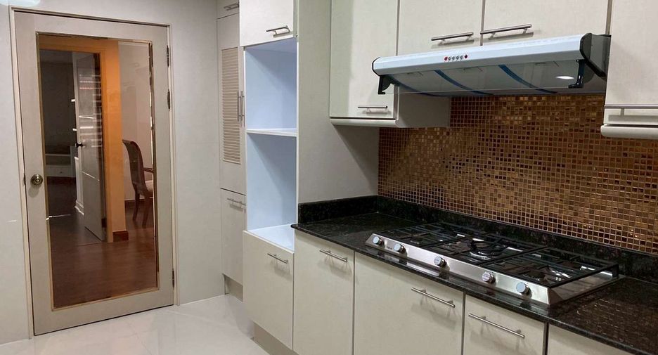 For rent 3 bedrooms condo in Watthana, Bangkok
