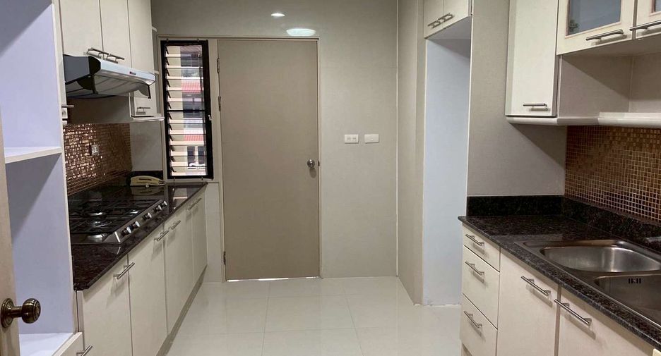 For rent 3 bedrooms condo in Watthana, Bangkok