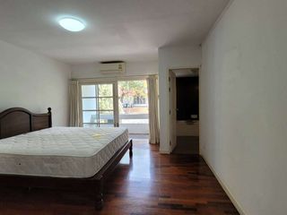 Casa adosada en alquiler de 3 habitaciones en Khlong Toei, Bangkok