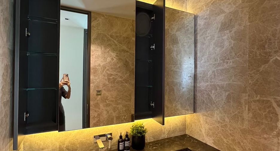 À louer 2 chambres condo à Pathum Wan, Bangkok