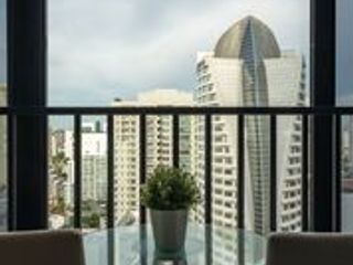 Condo en alquiler y en venta de 2 habitaciones en Khlong Toei, Bangkok