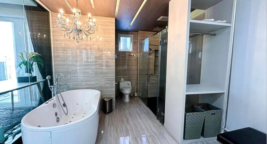 For rent 3 bedrooms condo in Khlong Toei, Bangkok