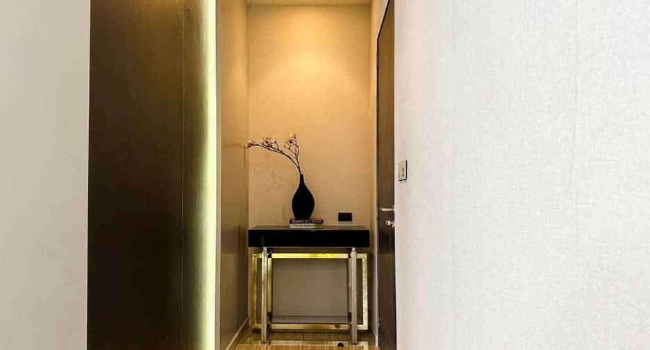 For rent 3 bedrooms condo in Khlong Toei, Bangkok