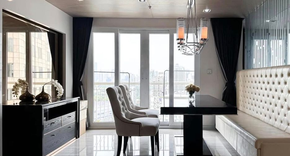 For rent 3 bedrooms condo in Khlong Toei, Bangkok