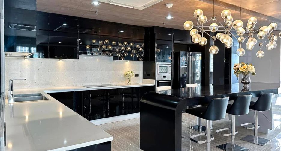For rent 3 bedrooms condo in Khlong Toei, Bangkok