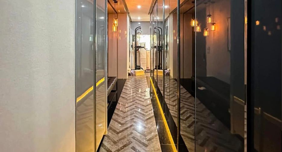 For rent 3 bedrooms condo in Khlong Toei, Bangkok