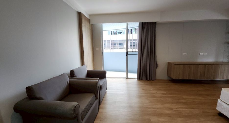 For rent 4 bedrooms condo in Khlong Toei, Bangkok