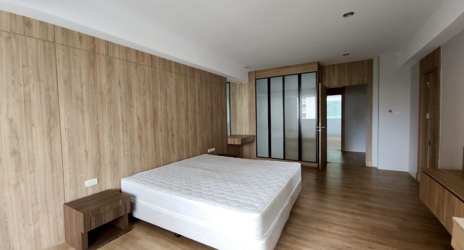 For rent 4 bedrooms condo in Khlong Toei, Bangkok