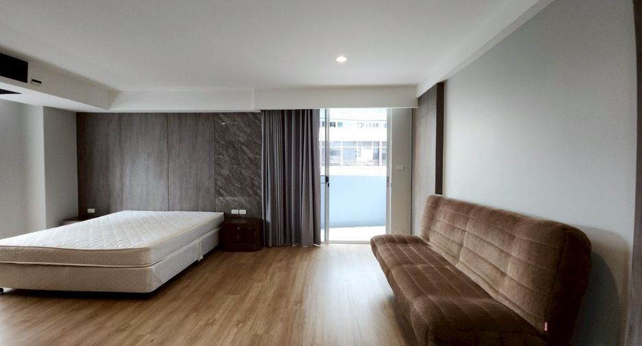 For rent 4 bedrooms condo in Khlong Toei, Bangkok