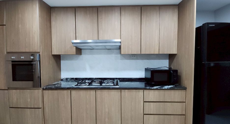For rent 4 bedrooms condo in Khlong Toei, Bangkok