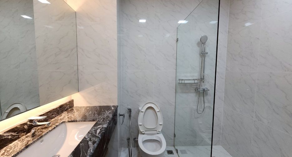 For rent 4 bedrooms condo in Khlong Toei, Bangkok