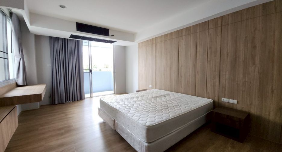 For rent 4 bedrooms condo in Khlong Toei, Bangkok