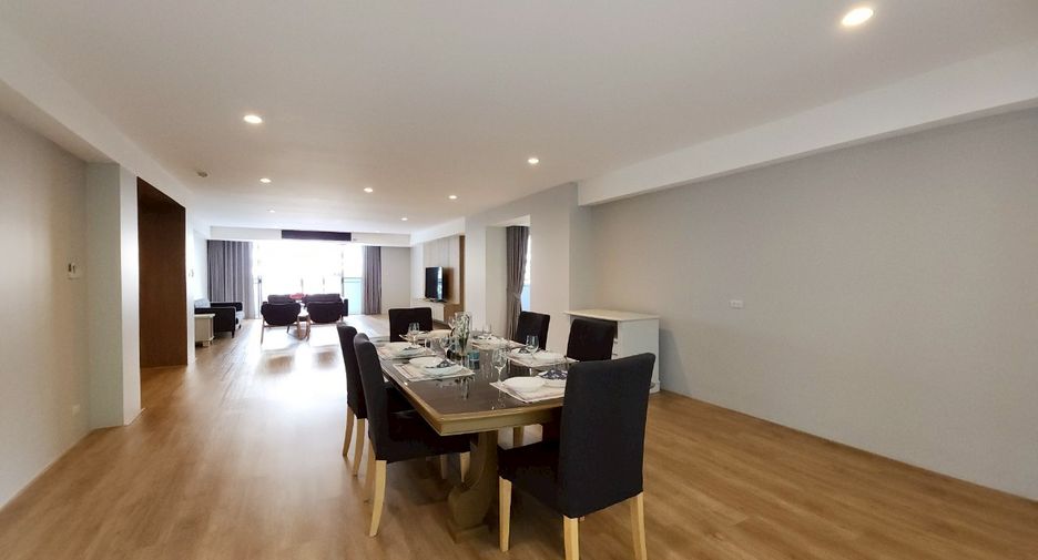 For rent 4 bedrooms condo in Khlong Toei, Bangkok