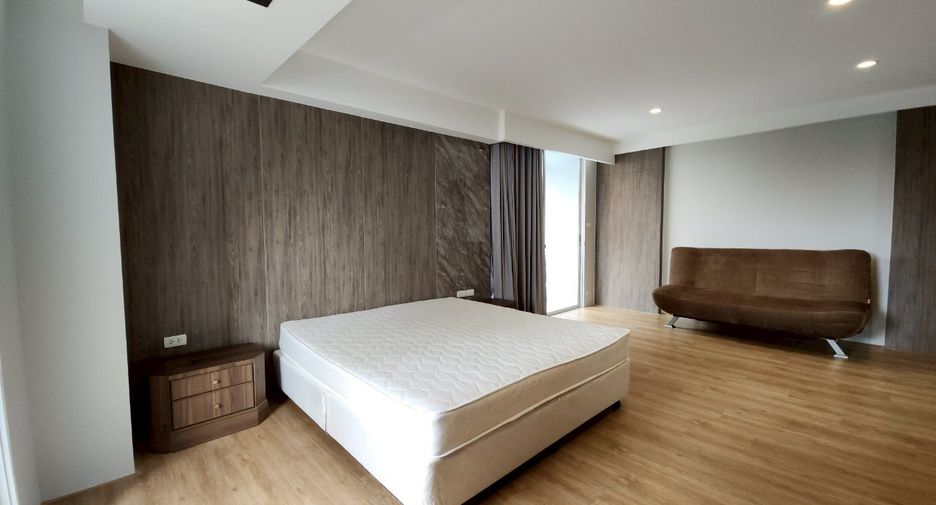 For rent 4 bedrooms condo in Khlong Toei, Bangkok