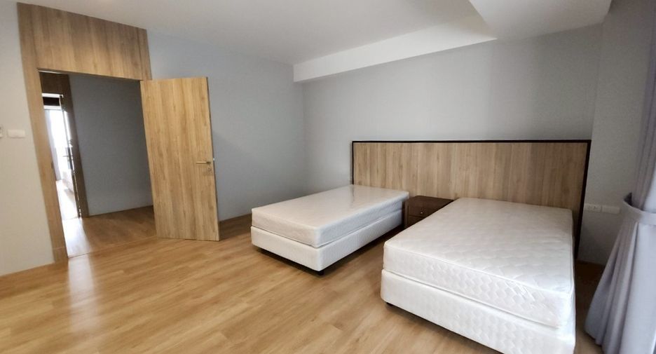 For rent 4 bedrooms condo in Khlong Toei, Bangkok