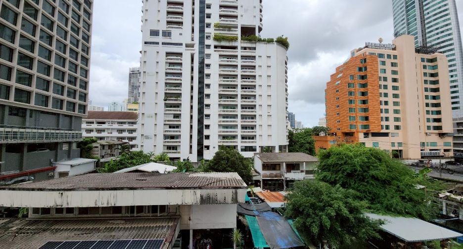 For rent 4 bedrooms condo in Khlong Toei, Bangkok