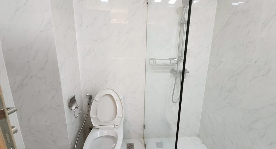 For rent 4 bedrooms condo in Khlong Toei, Bangkok