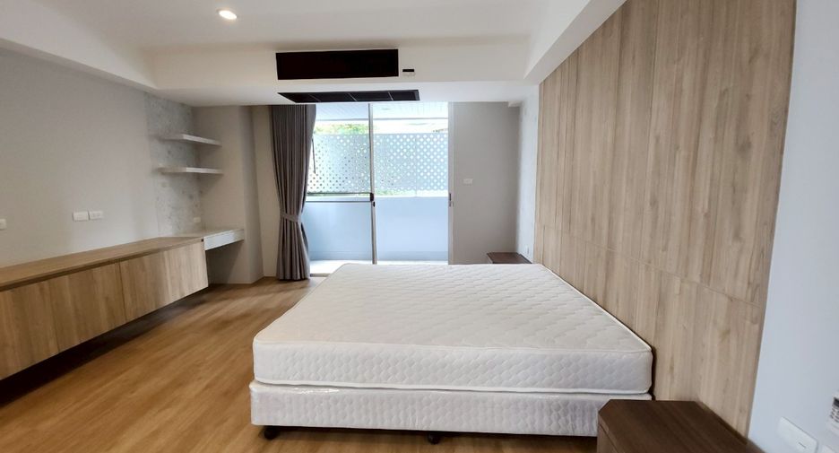 For rent 4 bedrooms condo in Khlong Toei, Bangkok